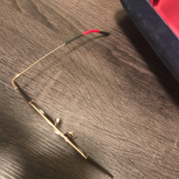 AUTHENTIC GUCCI SHADES WITH CASE - Picture 2 of 4